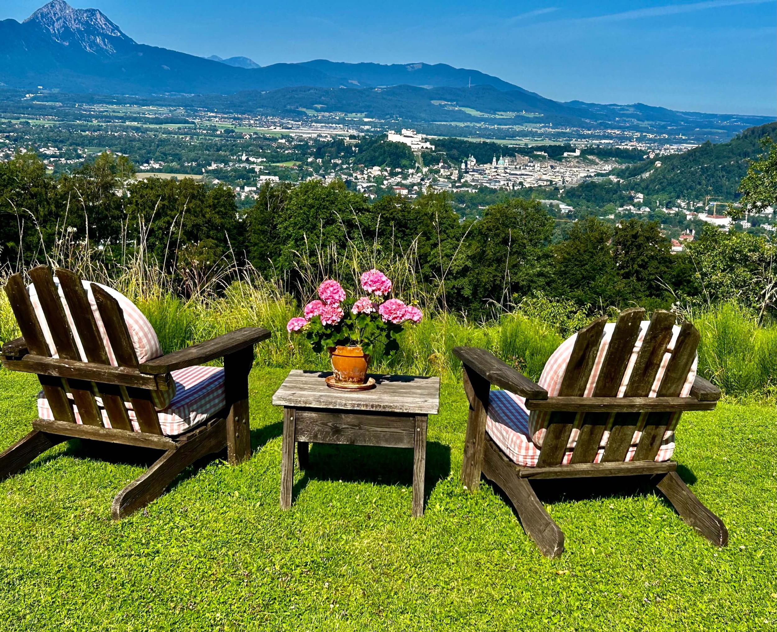 haus aussicht gartenstuehle